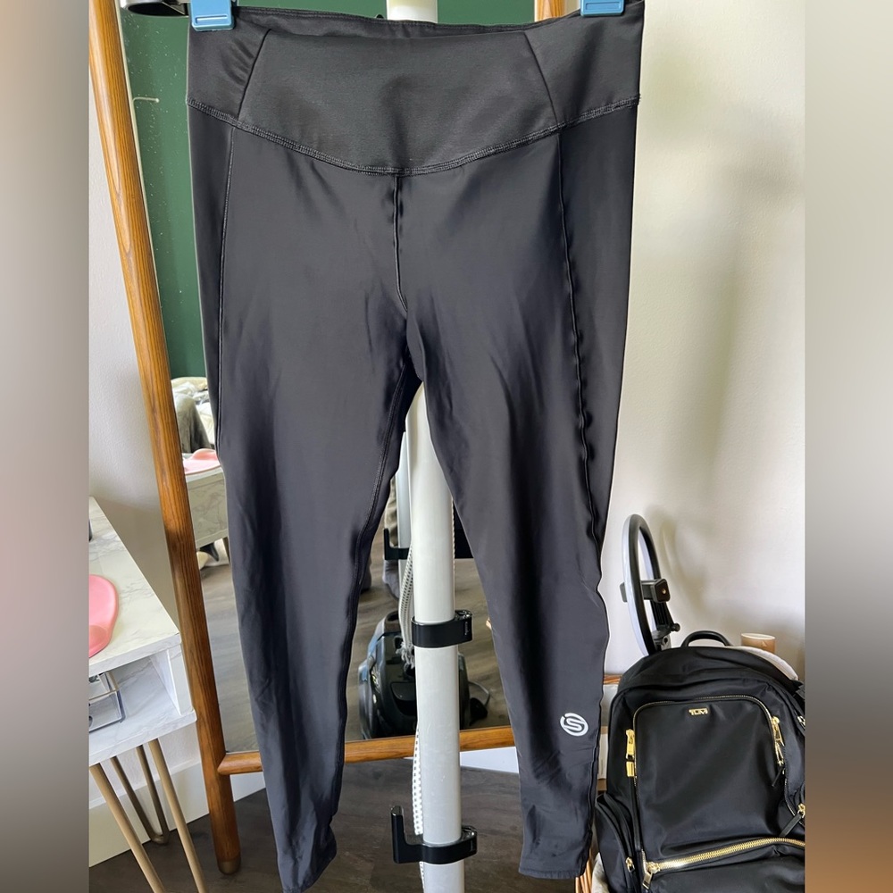 SKIMS athletic legging